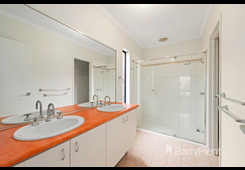 16 Eucumbene Road Manor Lakes image 
