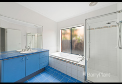 16 Eucumbene Road Manor Lakes image 