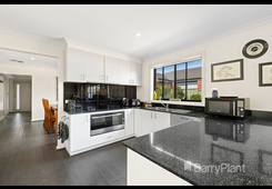 18 Barrus Grove Wyndham Vale image 