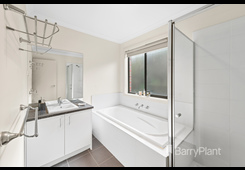 18 Barrus Grove Wyndham Vale image 