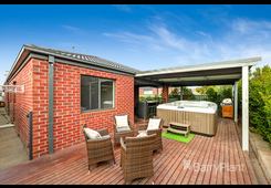 18 Barrus Grove Wyndham Vale image 