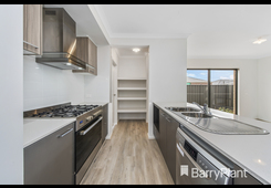 8 Stableford Street Werribee image 