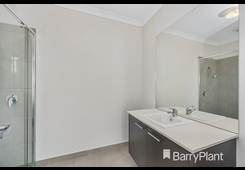 8 Stableford Street Werribee image 