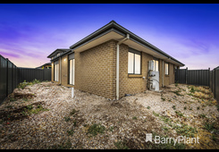 8 Stableford Street Werribee image 